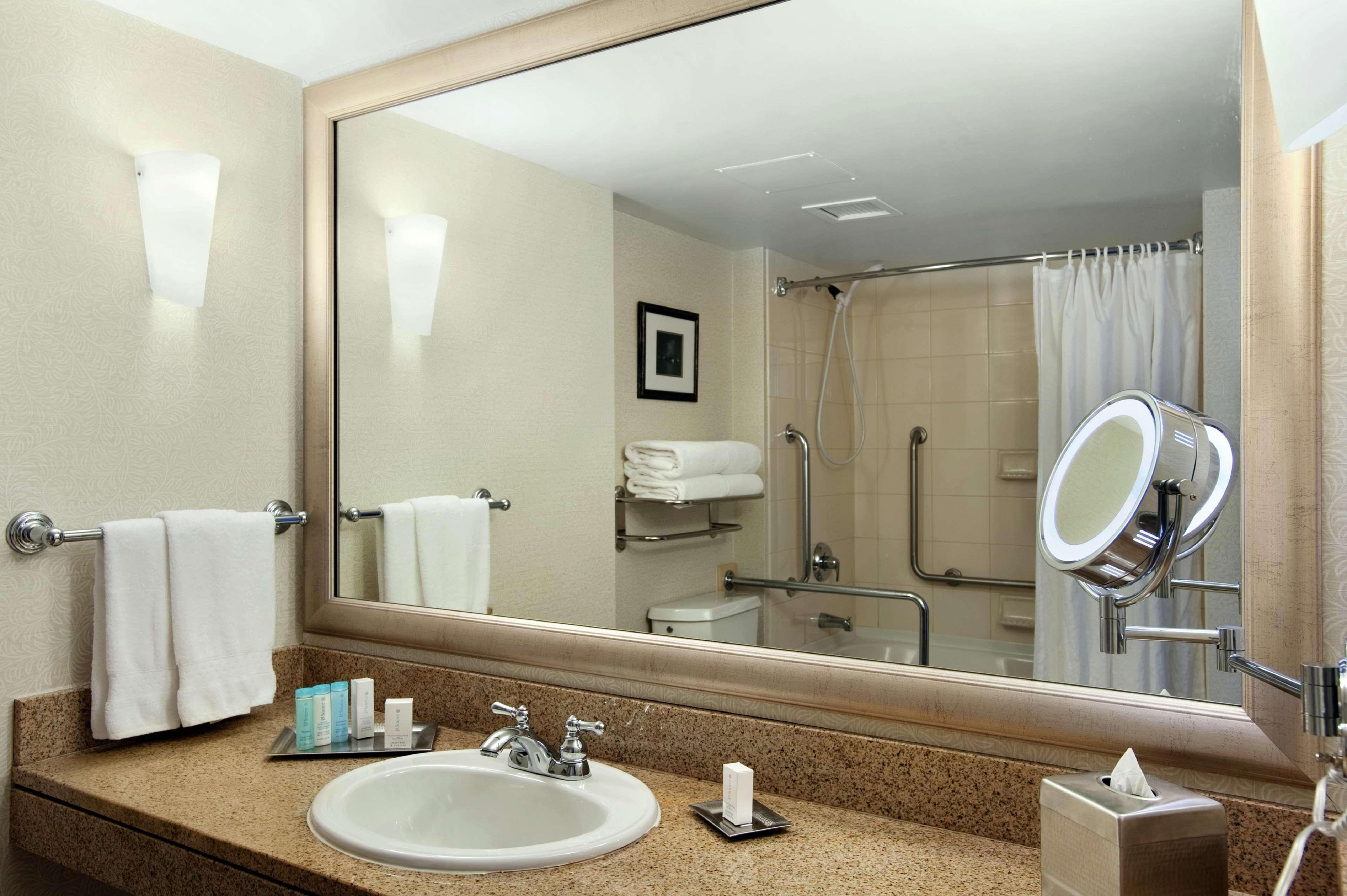 Hilton Vancouver Metrotown Burnaby Dış mekan fotoğraf